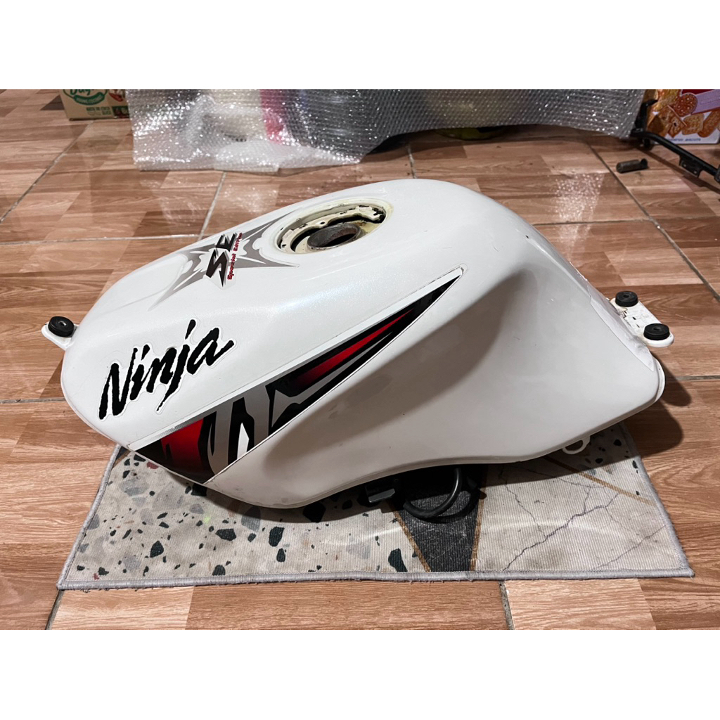 tangki ninja rr original tengki ninja rr new old original tangki bensin ninja rr new old original ta