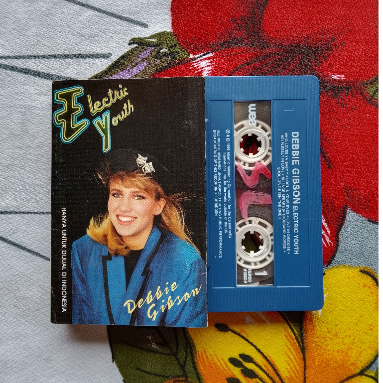 kaset pita debbie gibson electric youth