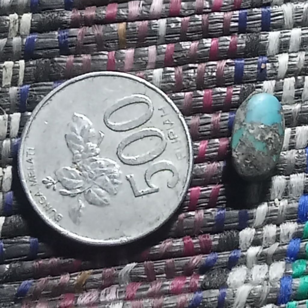 Nemu batu pirus Persi serat perak