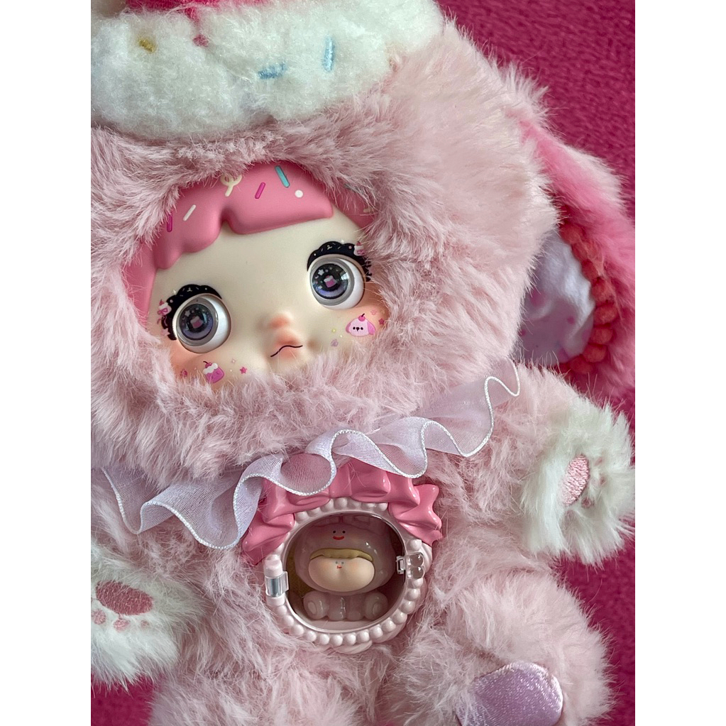 Nommi V7 Berry Pop pink plush