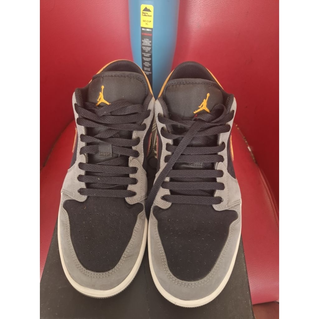 Sepatu Air Jordan 1 LOW SE ( Black, Orange, Silver ) 42,5