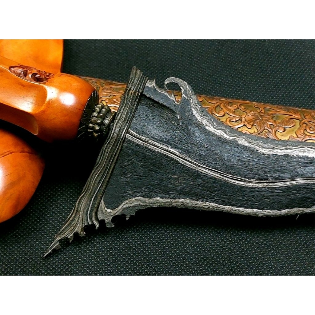 Keris sempana luk 9,  pamor Tejo Kinurung (Adeg Wengkon) sempurna. Est era Mojopahit akhir.