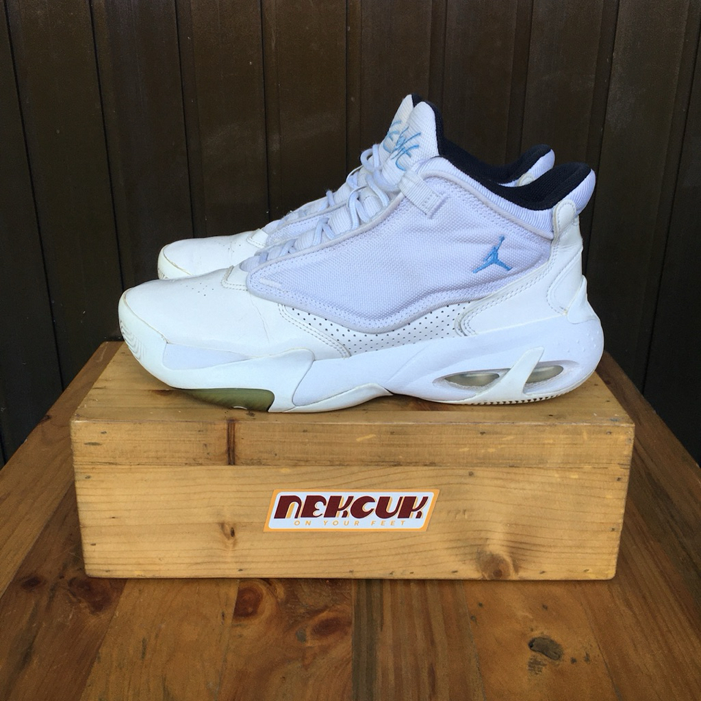 SEPATU BASKET AIR JORDAN MAX AURA 4 (size 44)
