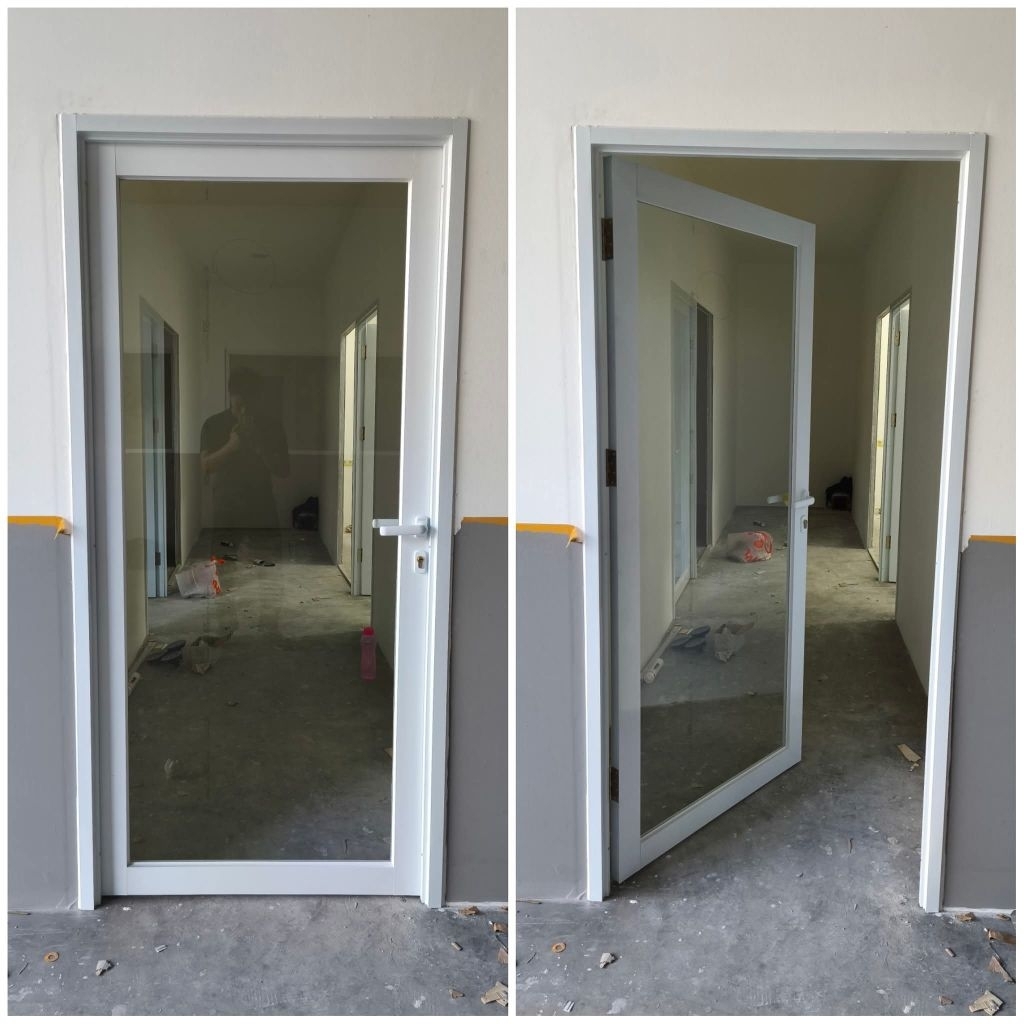 pintu aluminium full set tinggal pasang,kaca 5 mm,kusen 3 in,daun pintu 6cm.free paking kayu.