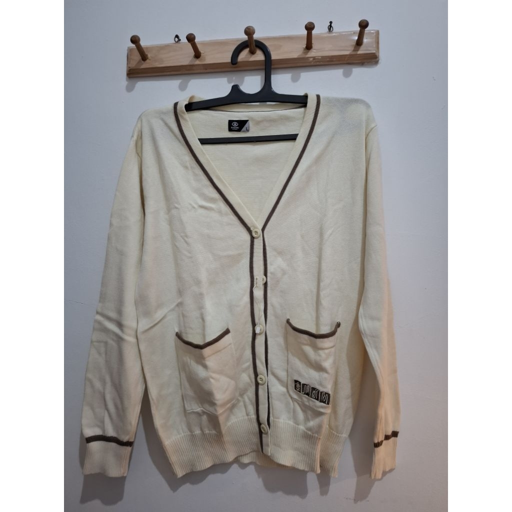 Preloved Sweater Cardigan Cream Dagadu