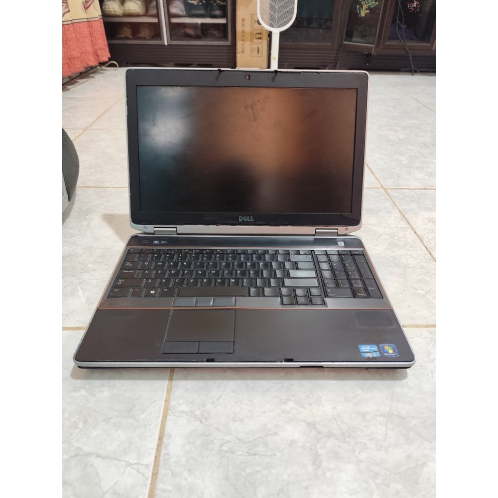Laptop Dell Latitude Core i5 Besar, khusus untuk bahan service