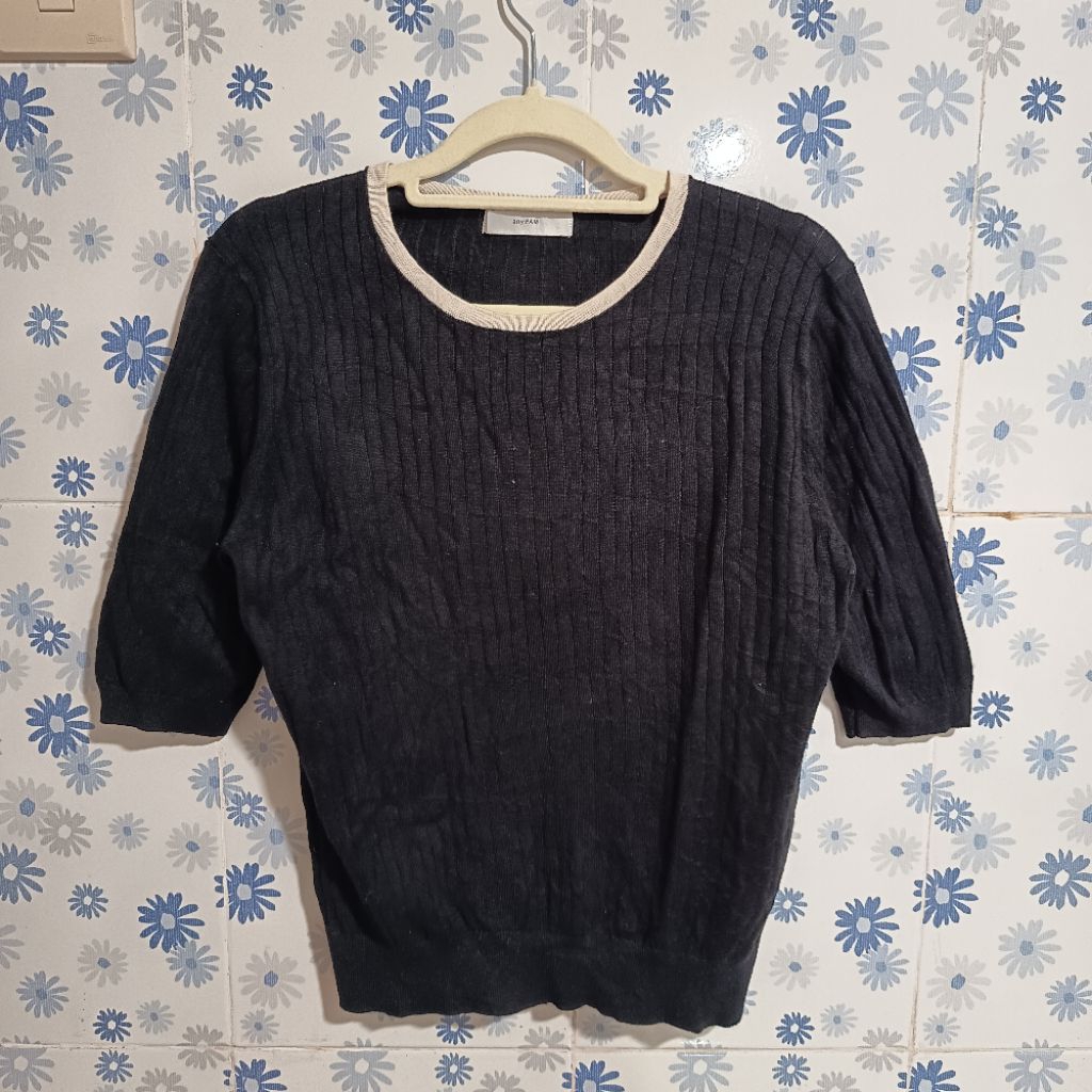(Harga 35rb) Kaos Rajut Knit Lidi Hitam Lembut O-Neck Uniqlo GU Zr