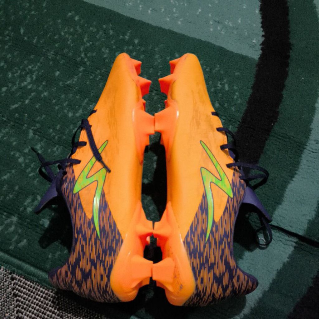 SEPATU BOLA SPECS NO 42 SECOND BEKAS ORIGINAL