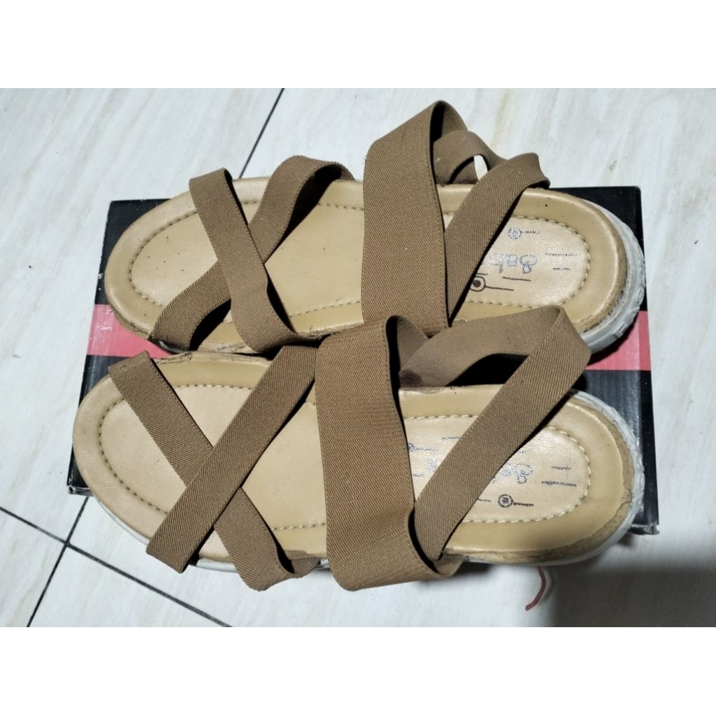 sandal wanita dewasa bekas