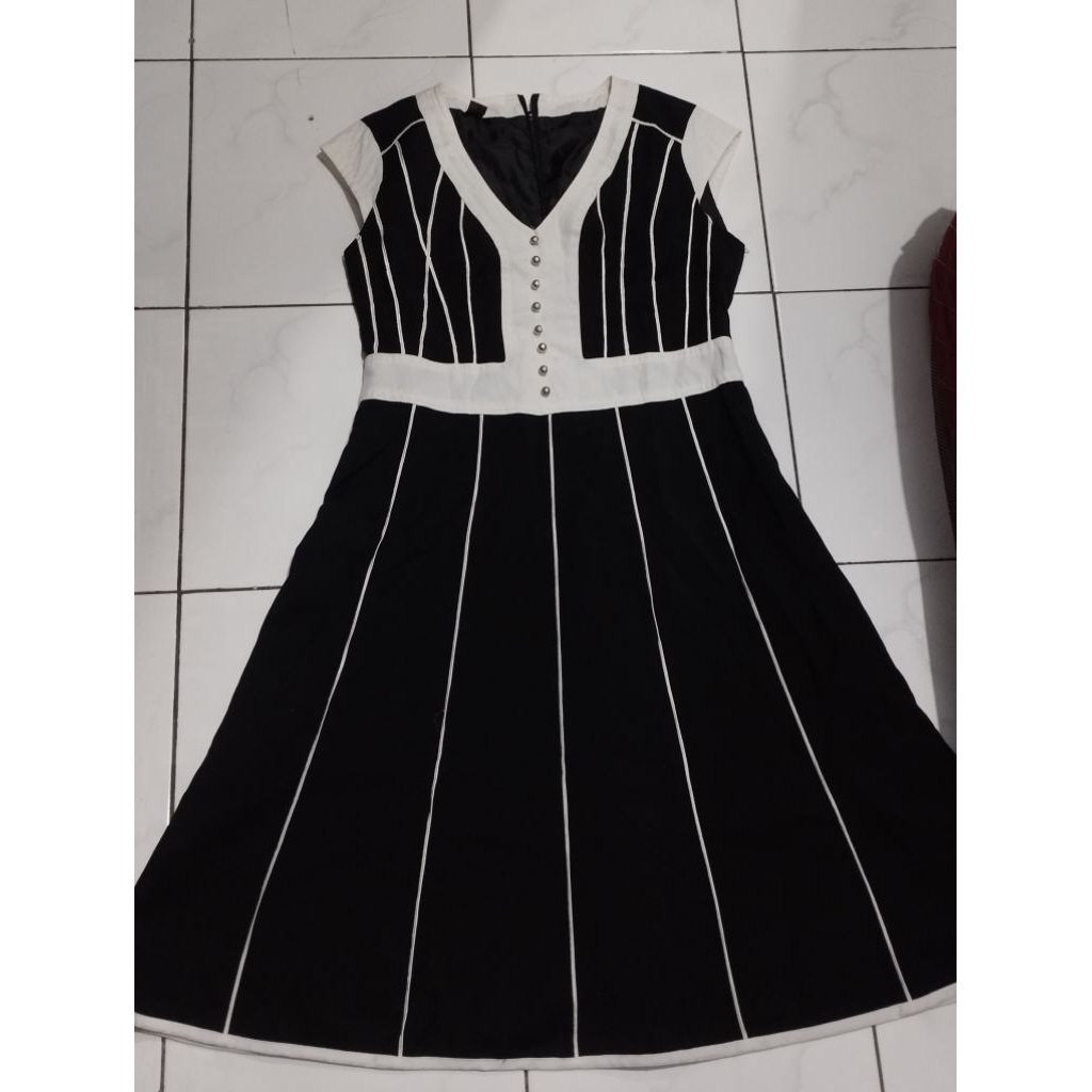 (Preloved) Midi Dress Hitam / Dress Party Wanita