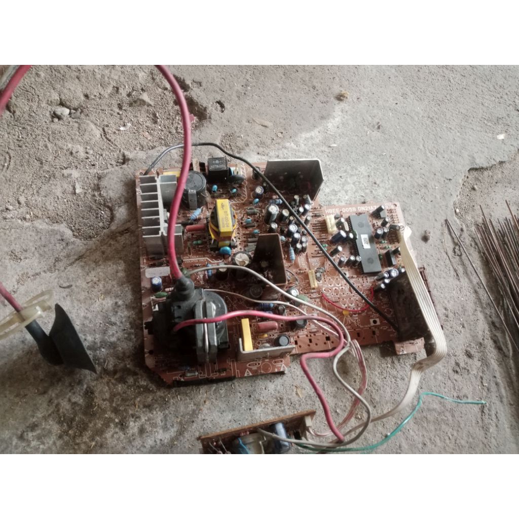 mesin tv Polytron   bekas mati model seperti foto