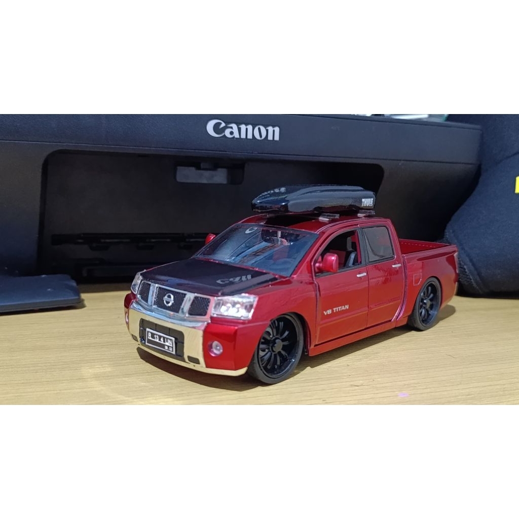 Diecast Titan v8 skala 24
