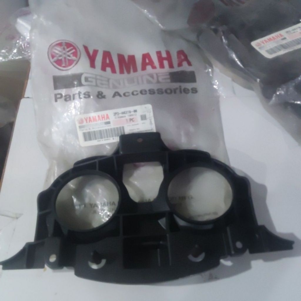 BRACKET DUDUKAN LAMPU DEPAN JUP Z 2P2-H4318-00