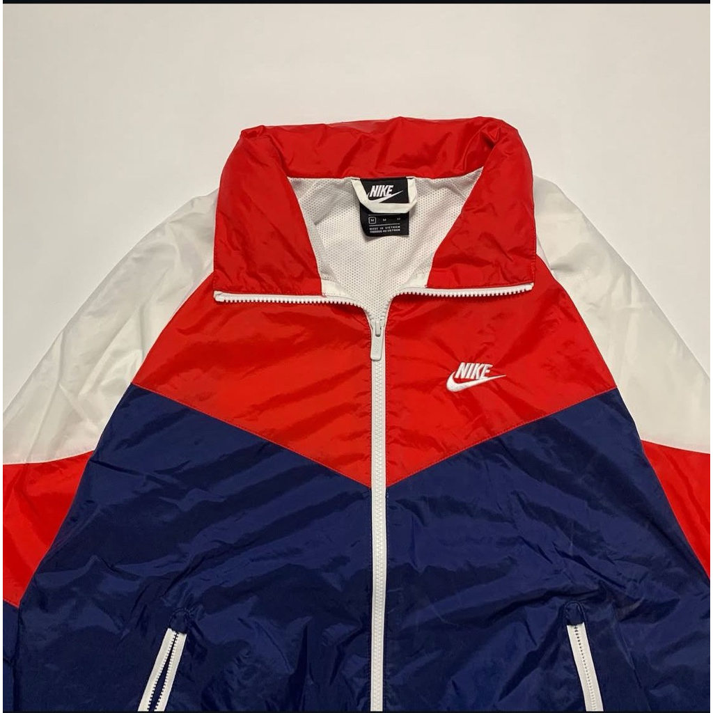 windbreaker nike