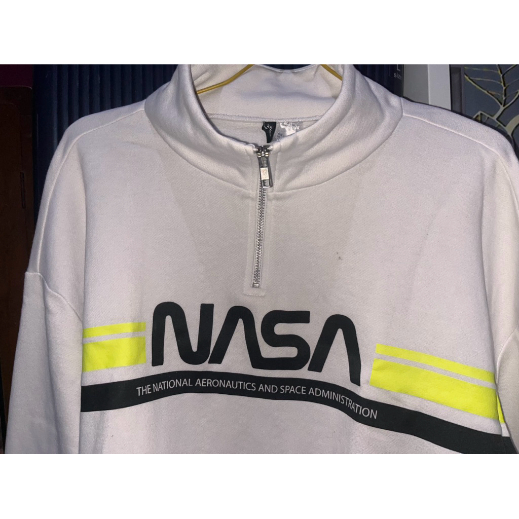 H&M Hoodie Crop NASA Putih Size L Preloved Murah Sweater Wanita Original