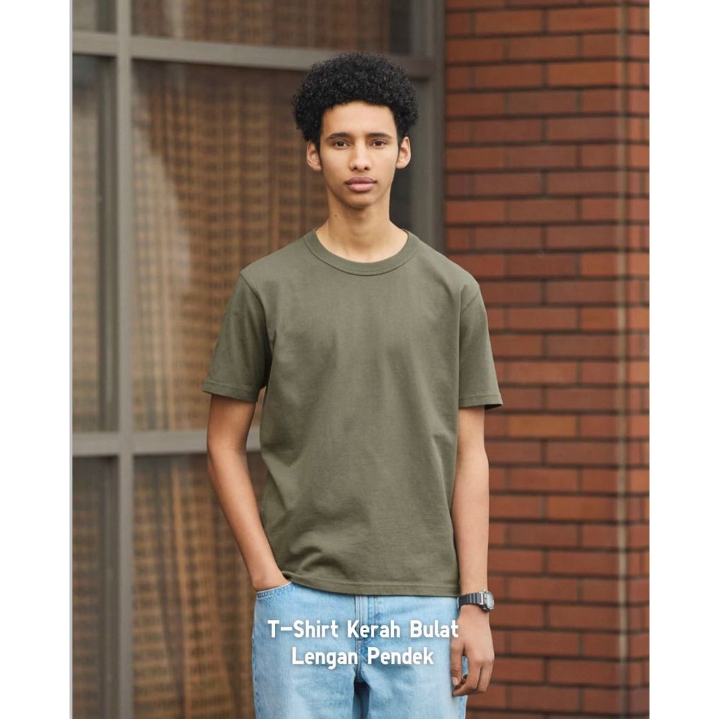 kaos Uniqlo olive green