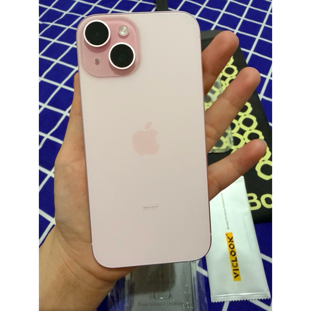 iphone 15 basic 256 GB warna pink