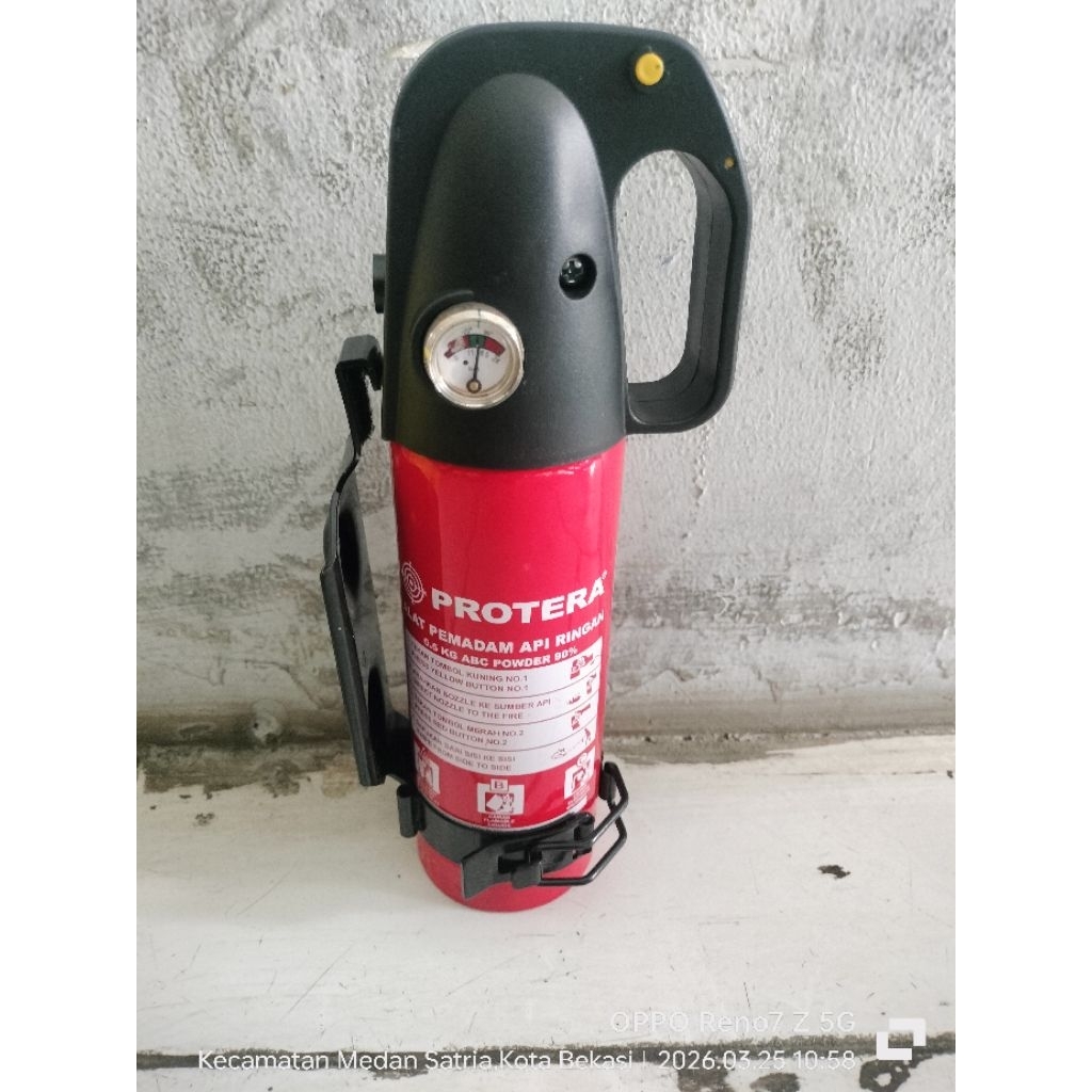 apar protera 0.5kg sama breket copotan mobil  exp 2033 barang sesuai iklan