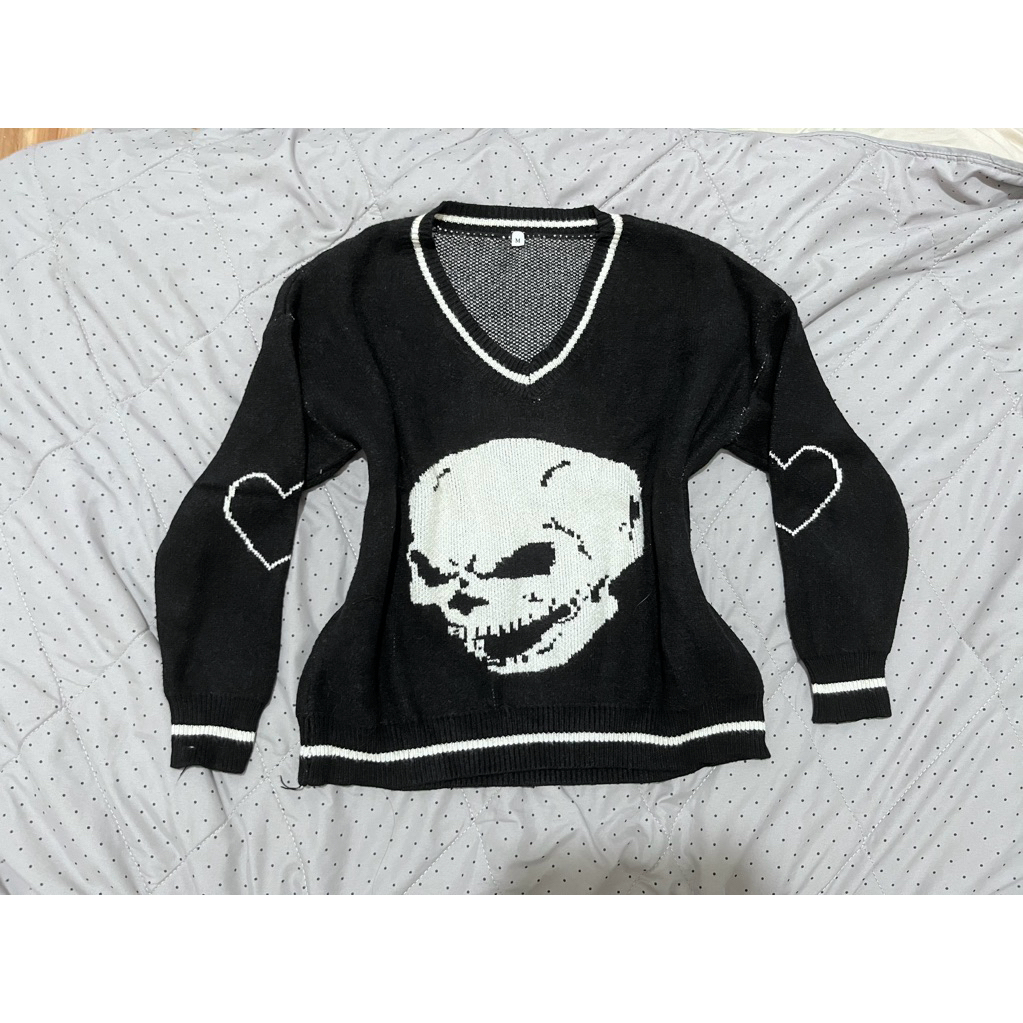 preloved sweater gothic emo punk tengkorak