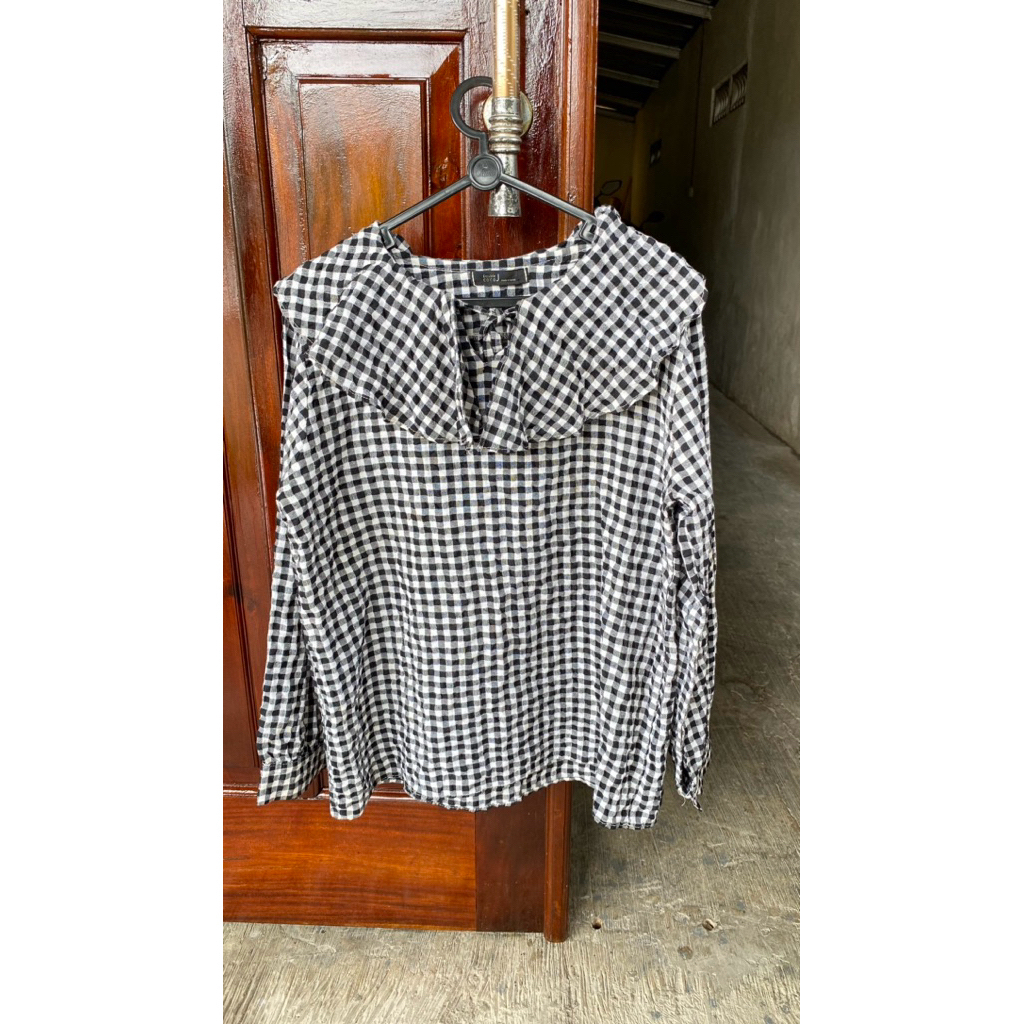 preloved blouse kotak hitam putih