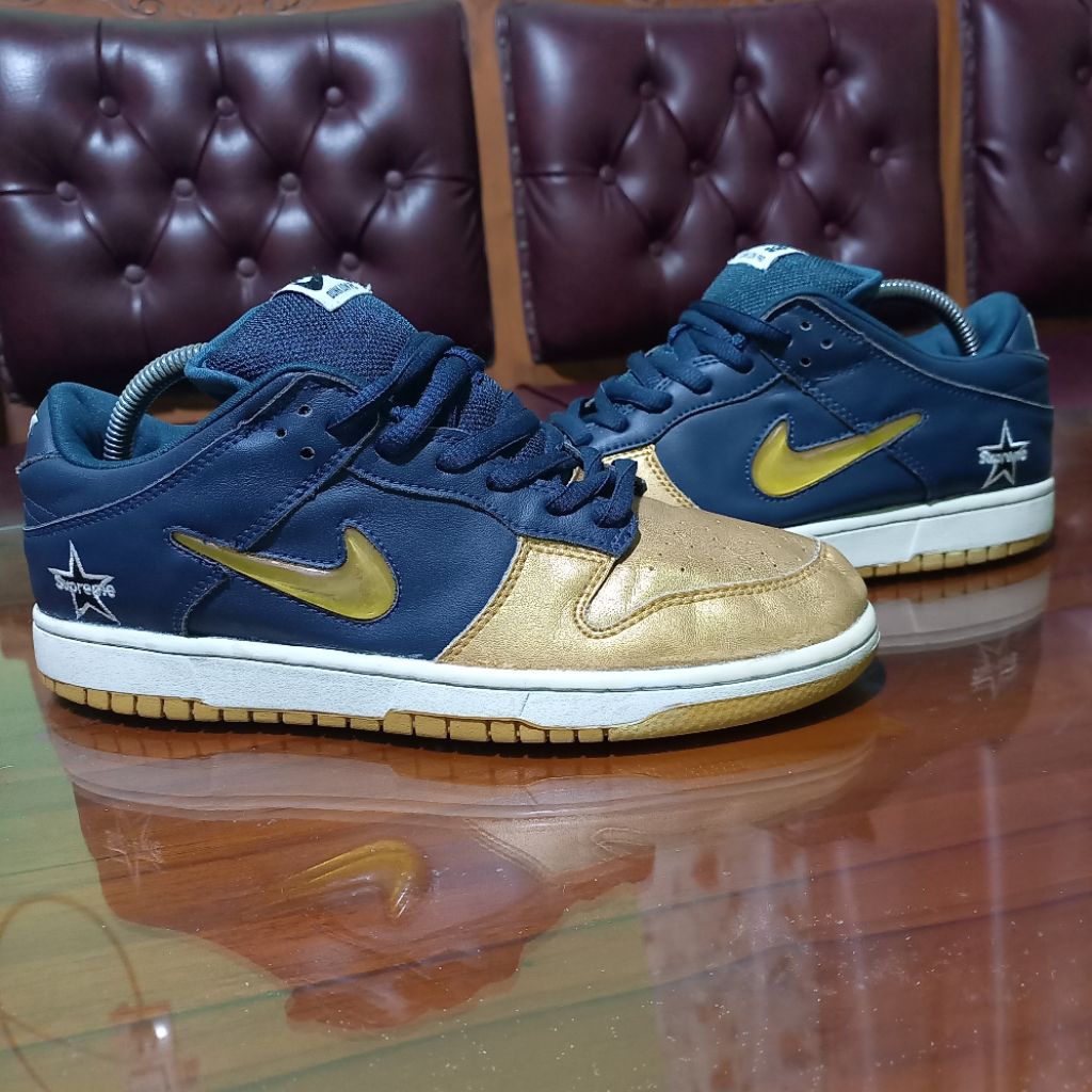 NIKE SB DUNK X SUPREME SEPATU SNEAKERS SECOND BRANDED