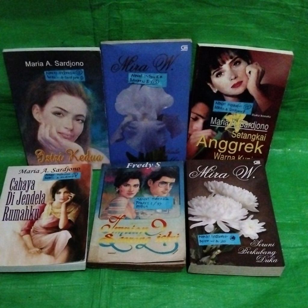 Novel Bhs Indonesia - Novel Lawas Preloved - MIRA W -  Maria A Sardjono -  dll Bu