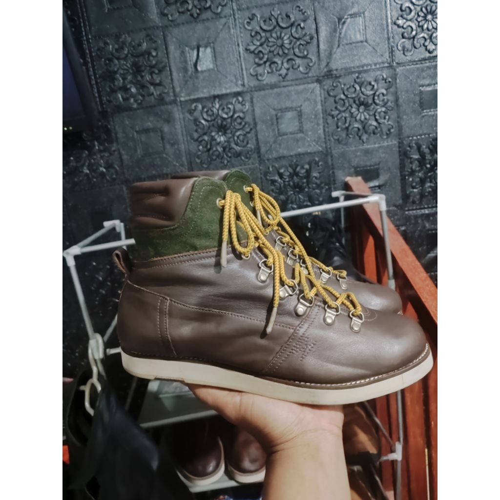 sepatu boots/sepatu monkey boots size 42