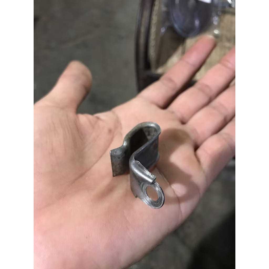 Pangkon Breket Selang pernafasan mesin Jupiter Z Kabel Copotan Motor