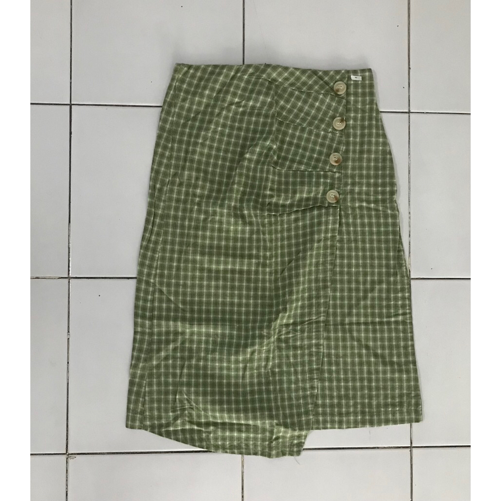 Bawahan Rok Span Panjang Hijau Muda Garis, Merk: Eggka asli.