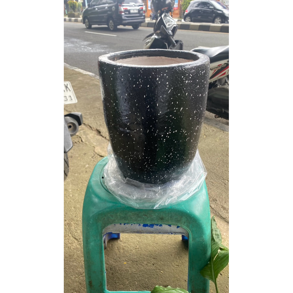Pot Tanah Liat / Pot Capsul Tanah Liat Motif bercak D 23cm T 30cm