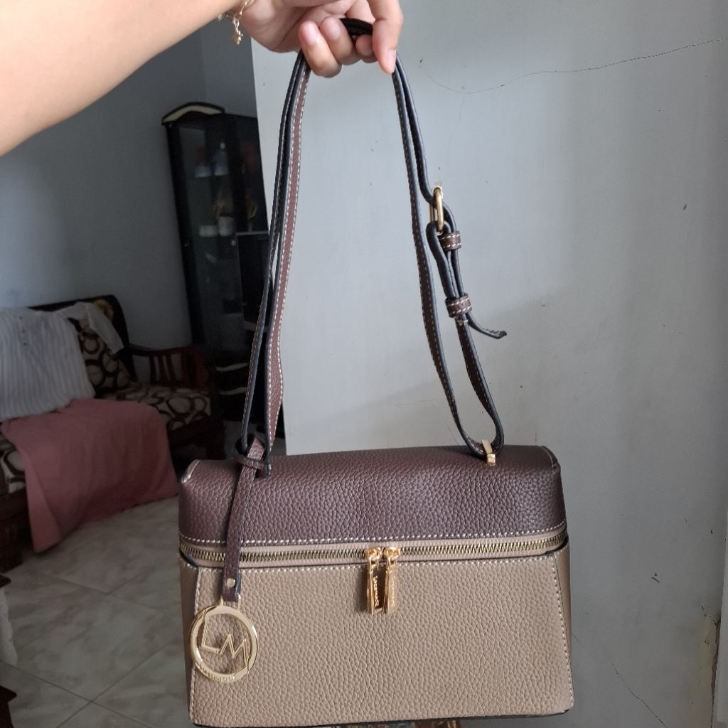 WTS Locamode slingbag and sloulder bag Original like new