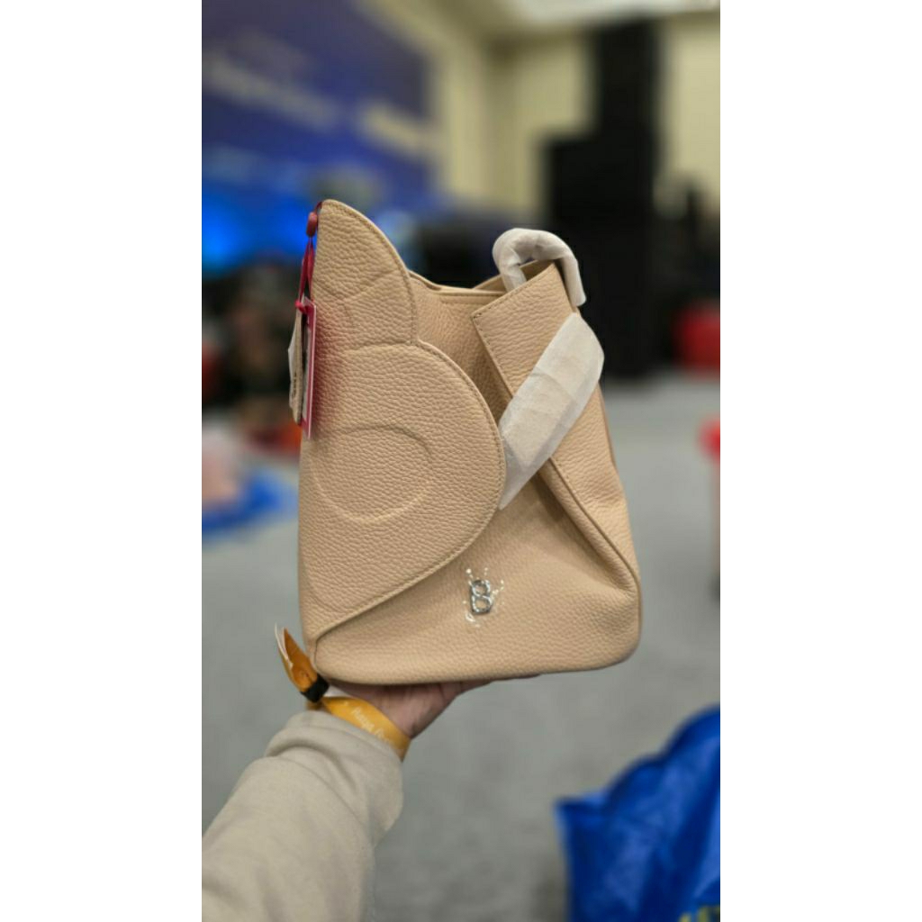 Britney Bag Nude Buttonscarves