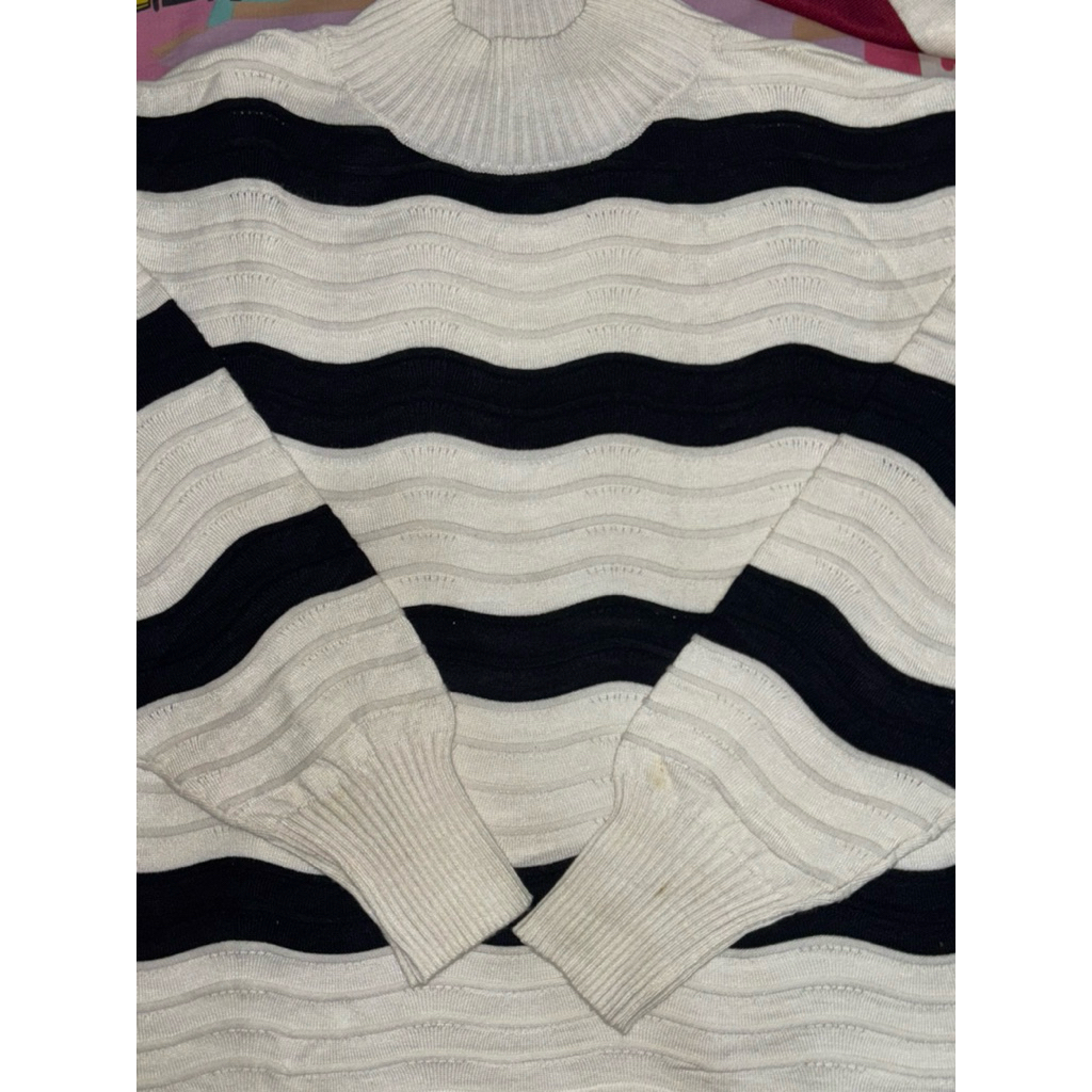 PRELOVED SWEATER [THIS IS APRIL]