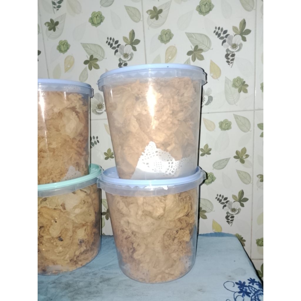 peyek kacang dan peyek udang