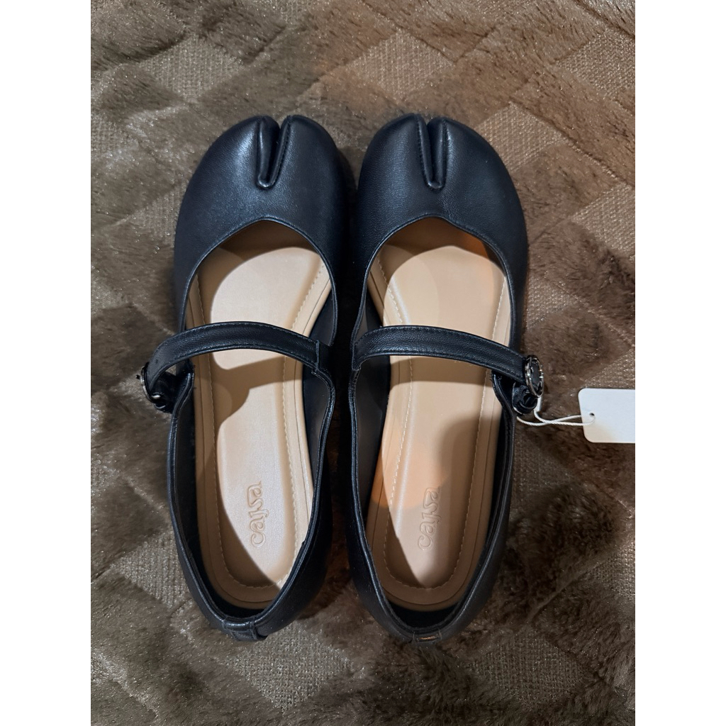 BRAND NEW PRELOVED CAJSA MISAKI BLACK (Size 40)