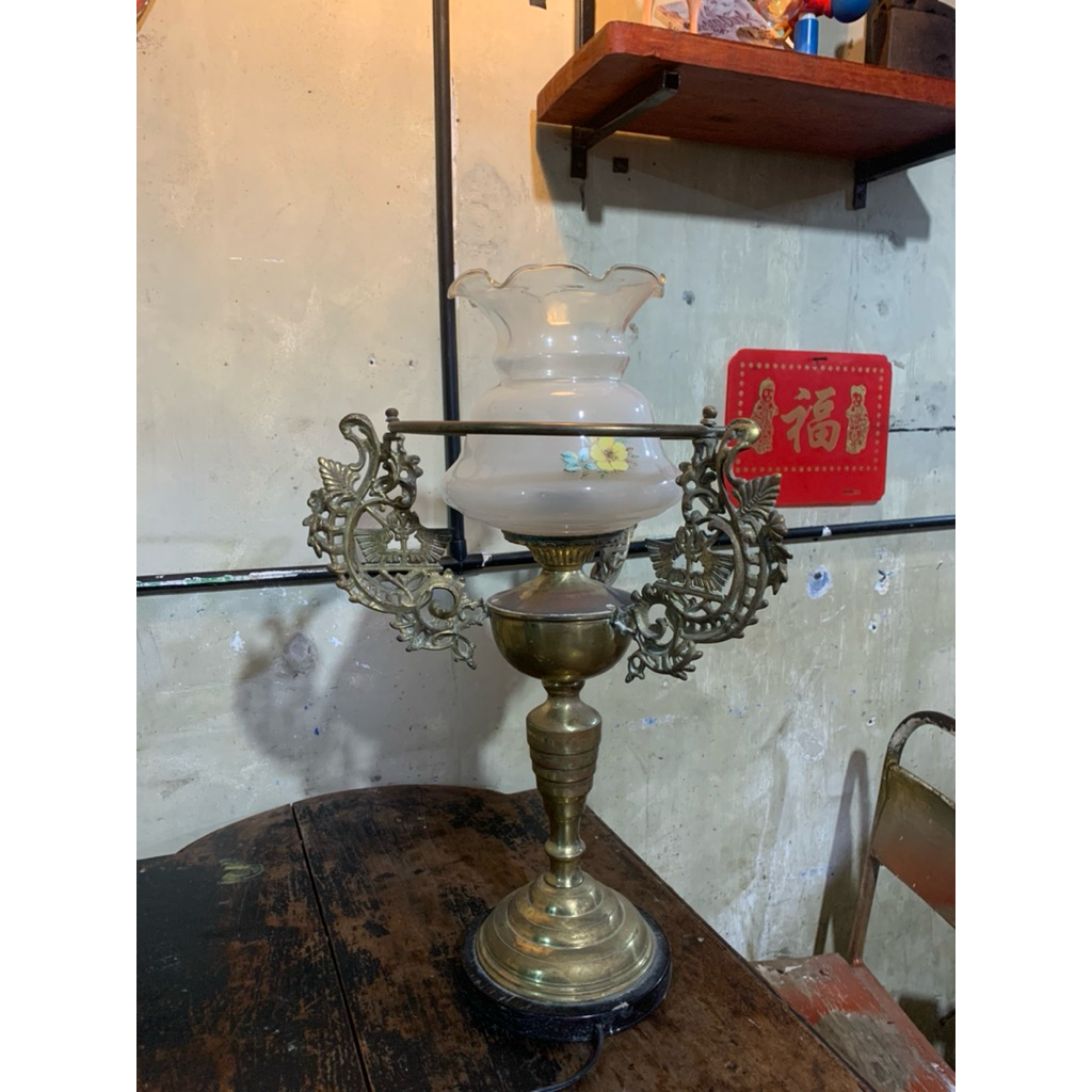 lampu meja hias vintage. antik lawas super mulus