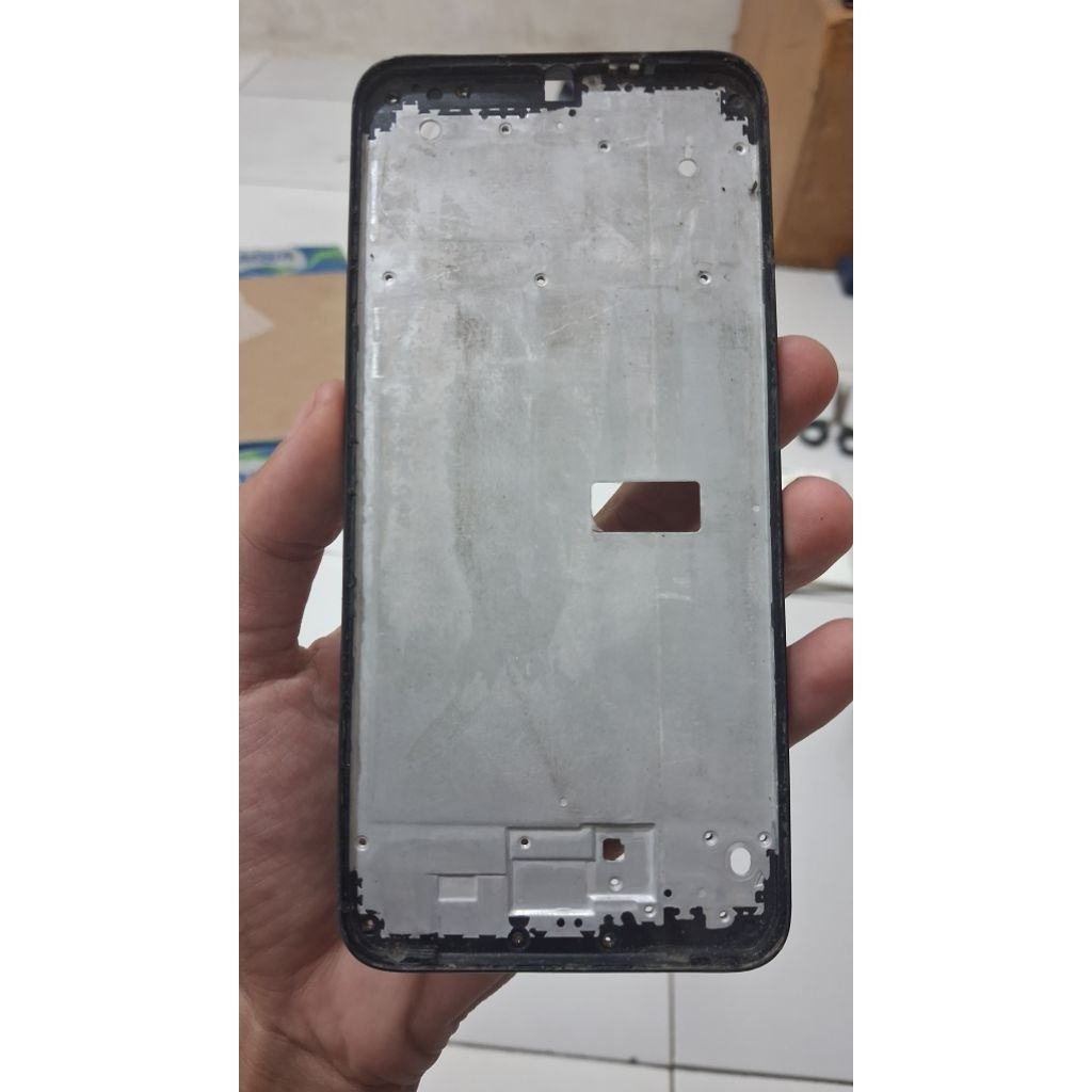 FRAME/TULANG TENGAH/TATAKAN LCD REALME C2 COPOTAN