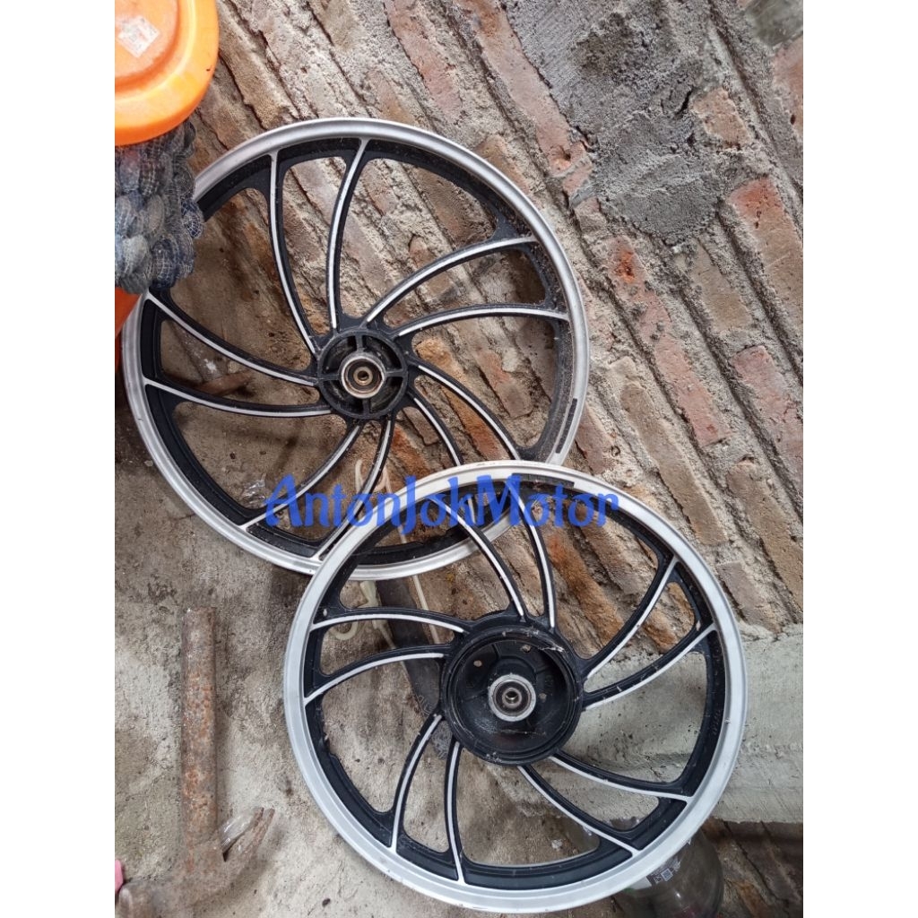 velg cefiro bekas rx king (ready 1set sesuai foto)  asli cefiro cat minta di perbarui rumah laker am