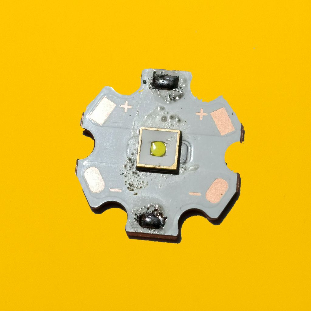 LED Yinding Copotan Leyoya Z1 20mm 6500k LED 3V-4.2V 7A ± 30 Watt 99% baru Sorot Bulat Seperti Laser