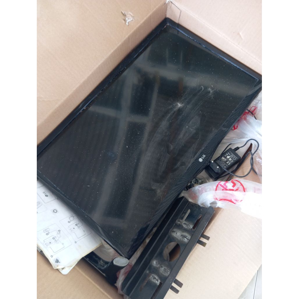 LED TV LG 24 INC (MINUS LCD PECAH)
