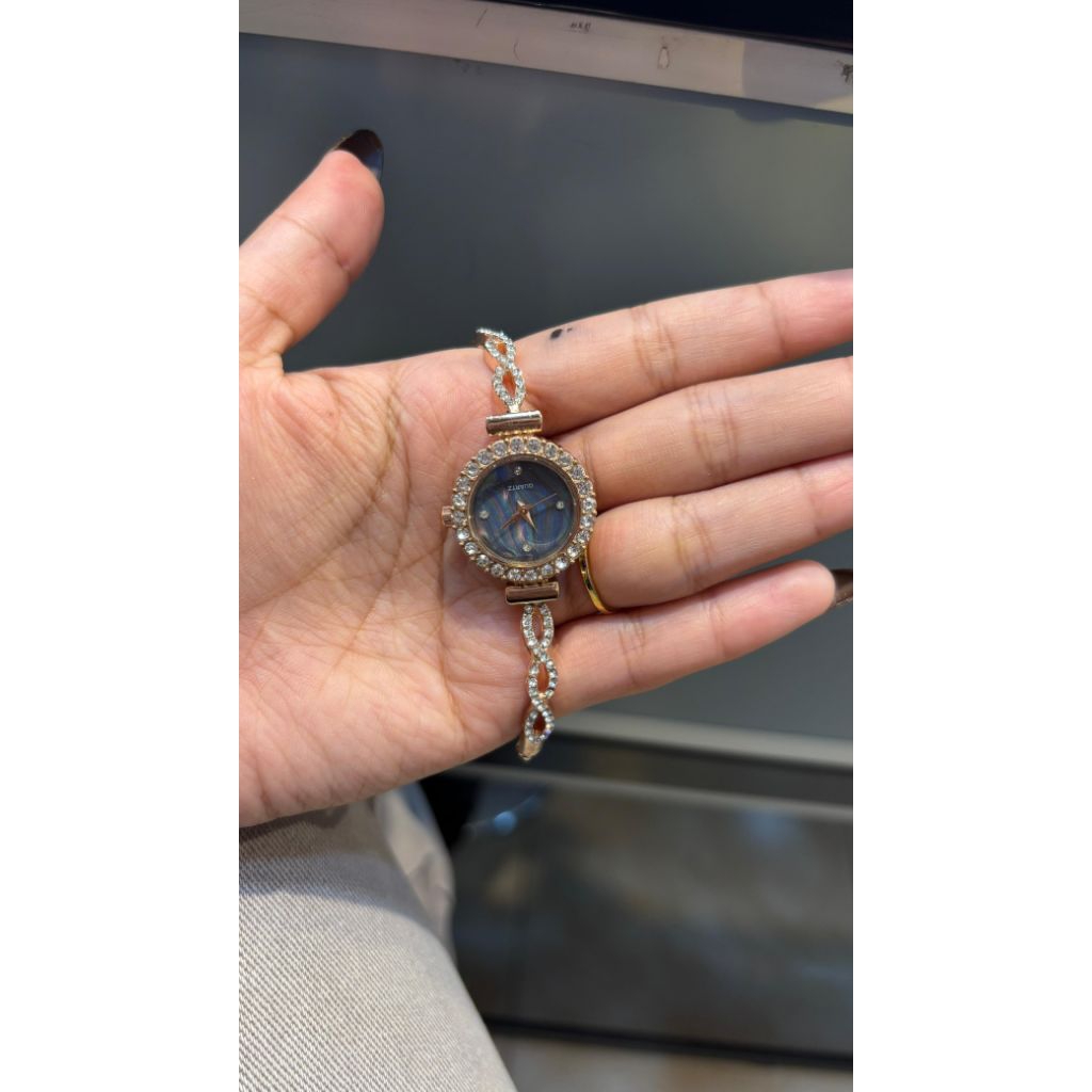 Jam tangan wanita serut dan jam tangan set gelang