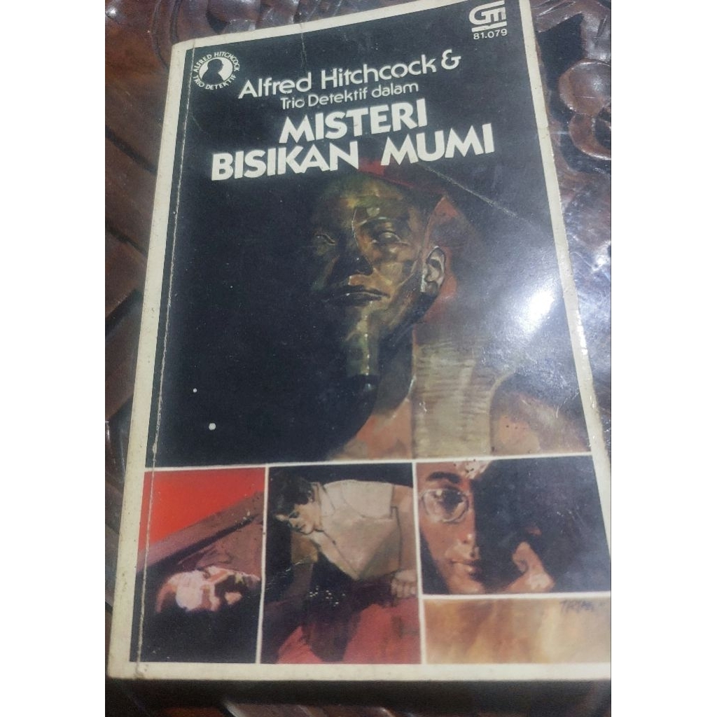 Novel Trio Detektif karya Alfred Hitchcock 