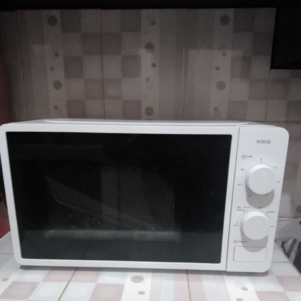 Microwave Oven Kris (AZKO) 20 Liter Microwave Oven Dengan Button - Putih/hitam