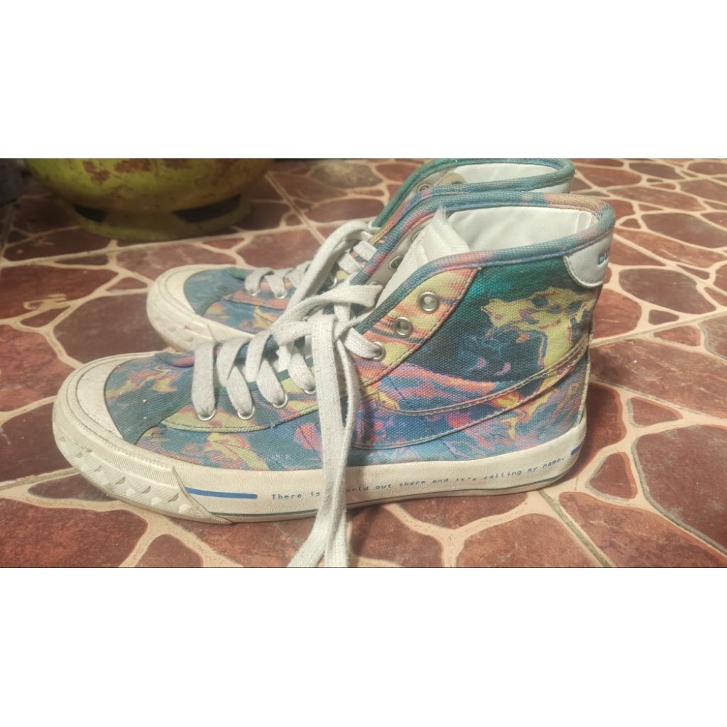 Sepatu Compass tame impala
