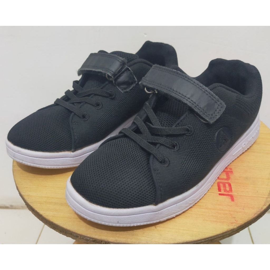 Sepatu Anak AirWalk Hitam  (Second) 100% Original Size 33