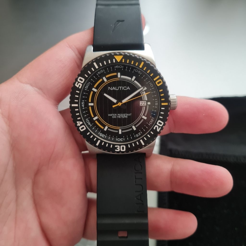 Jam tangan preloved/second Nautica (kondisi bagus)