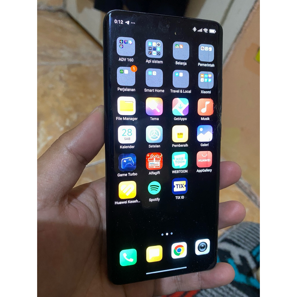Xiaomi 12 8/256GB Flagship - Mesin 100% Normal (Minus Layar Retak Tipis)