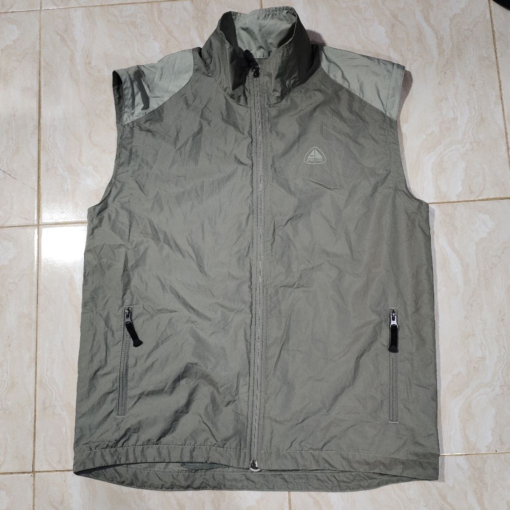 vest nike acg