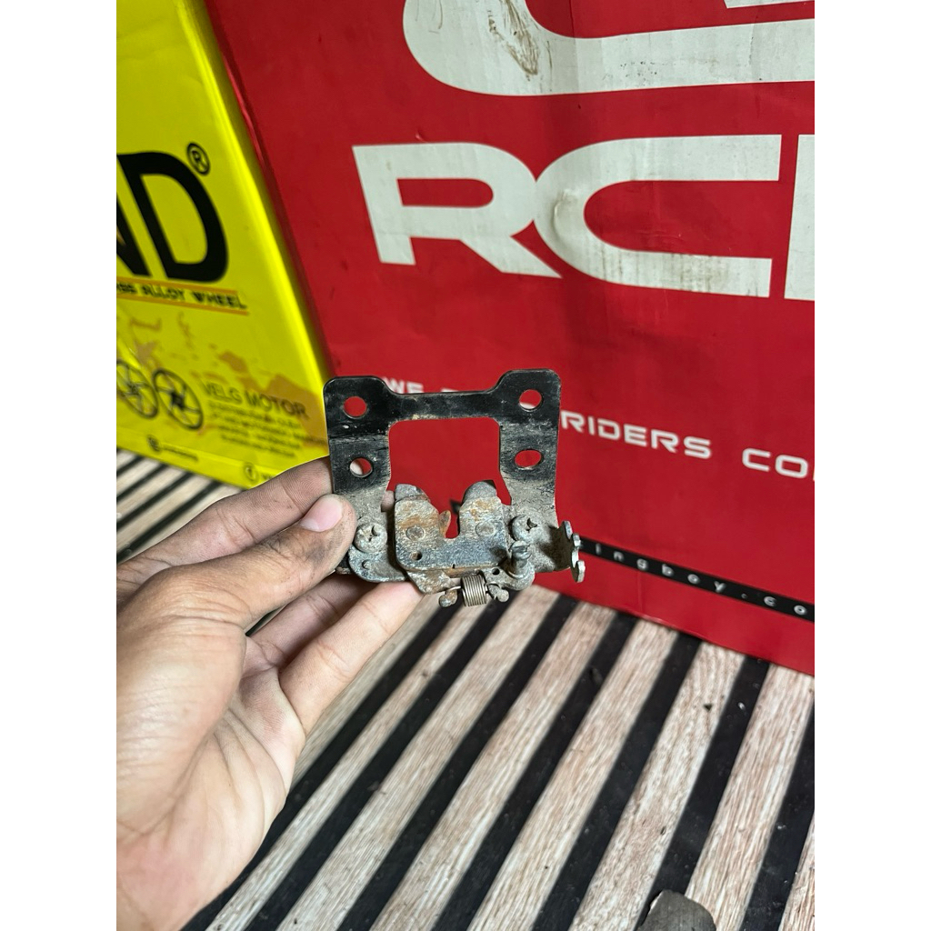 pengait jok mx king bekas copotan