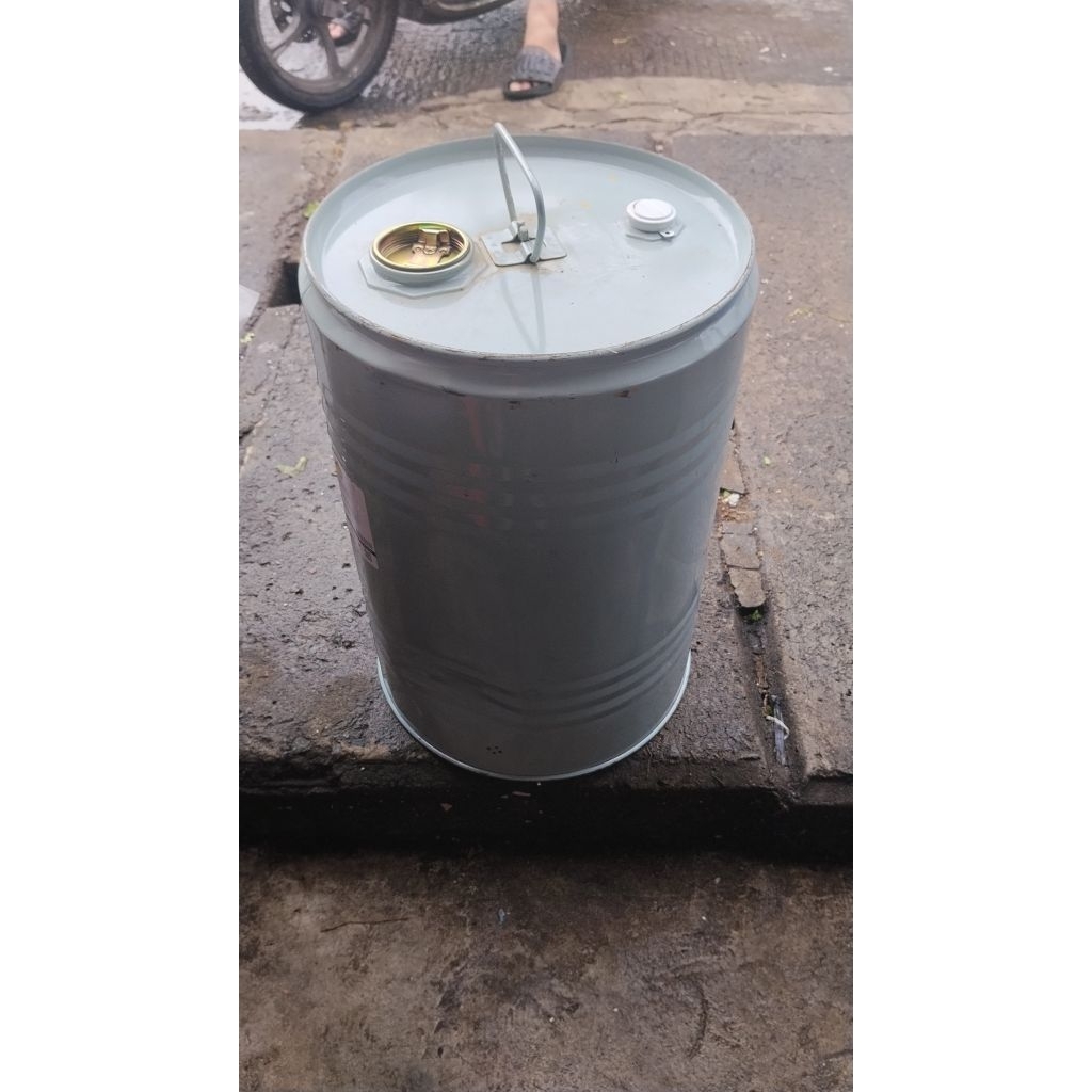 JERIGEN KALENG BEKAS UNTUK BENSIN